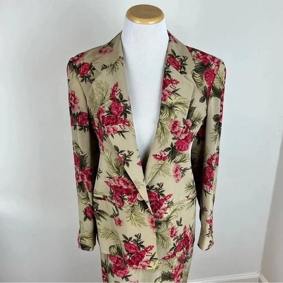 Vintage Saks Fifth Avenue Folio Collection 100% Silk Floral Blazer Skirt Suit. - Picture 2 of 12